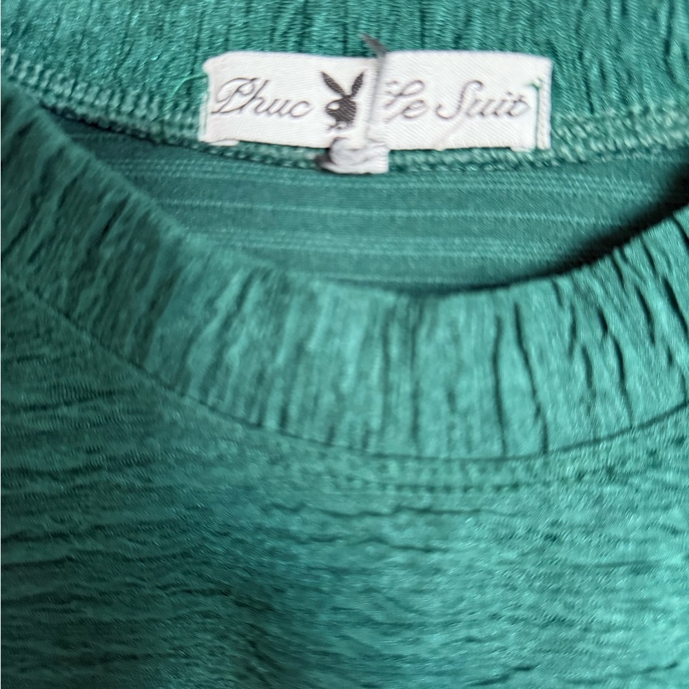 5/$25 - PHUC LE SUIT Green Crop Top with Gold Button Accents - Picture 3 of 5
